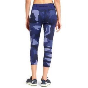 Athleta Camo Sonar Workout Capri - Small